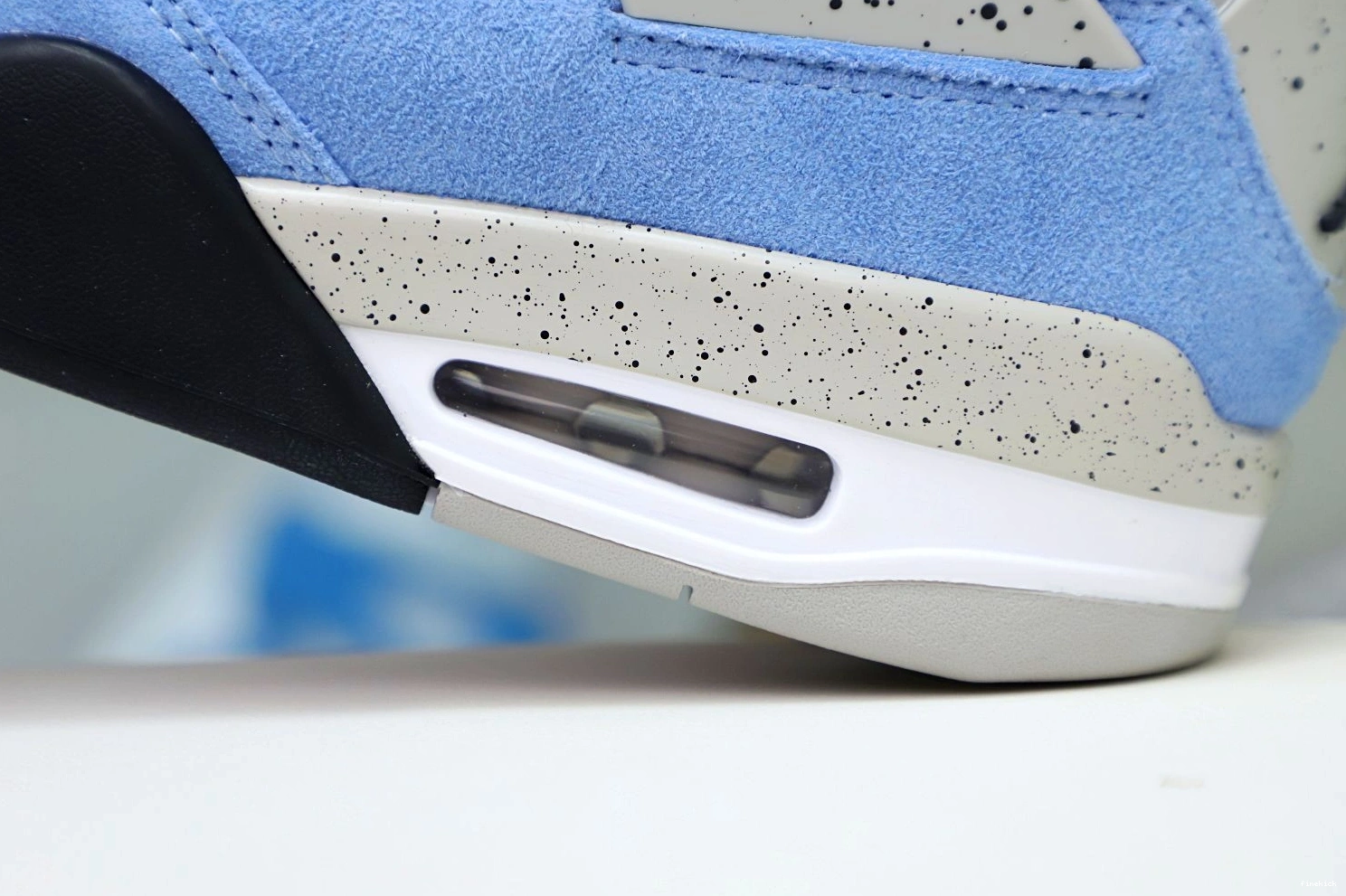 JORDAN 4 UNIVERSITY BLUE AIR 0928